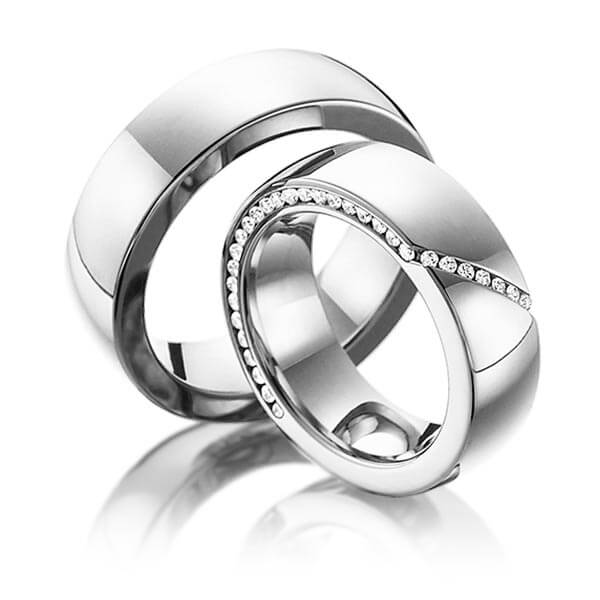 Set klassieke Memoire-trouwringen in witgoud 14 kt. half gezet met in totaal 0,29 ct. Briljant tw/si van Eternal Touch