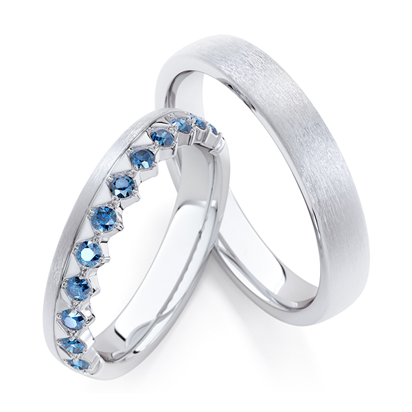 Set Klassieke Memoire-trouwringen in witgoud 14 kt. half gezet met in totaal 0,36 ct. oceanblue van Steinberg