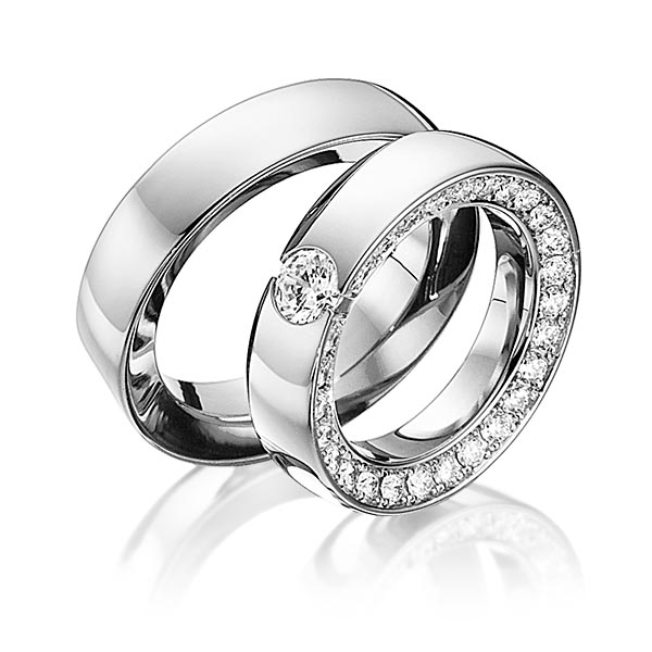 Set klassieke Memoire-trouwringen in witgoud 14 kt. volledig gezet met 0,5 ct. + in totaal 0,93 ct. Briljant tw,vs van Eternal Touch
