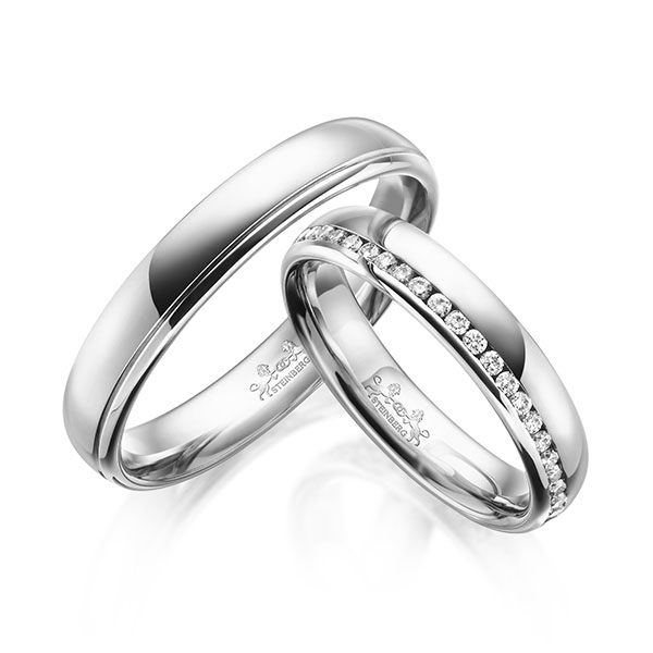 Set klassieke Memoire-trouwringen in witgoud 14 kt. volledig gezet met in totaal 0,45 ct. Briljant tw/si van Steinberg
