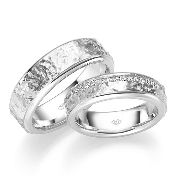 Set Klassieke Memoire-trouwringen in witgoud 14 kt. volledig gezet met in totaal 0,46 ct. Briljant tw/si 