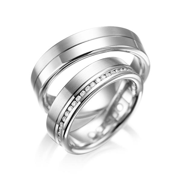 Set Klassieke Memoire-trouwringen in witgoud 14 kt. volledig gezet met in totaal 0,46 ct. Briljant tw/si van acredo