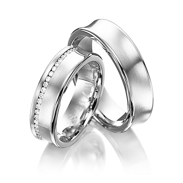 Set klassieke Memoire-trouwringen in witgoud 14 kt. volledig gezet met in totaal 0,4 ct. Briljant tw/si van Eternal Touch