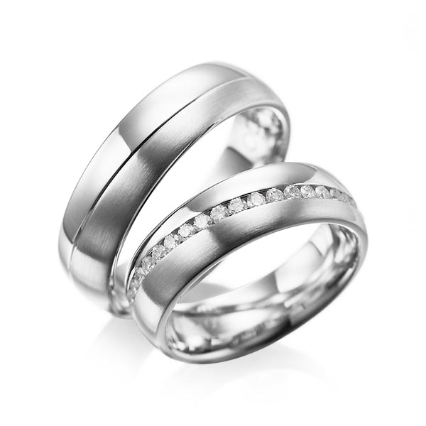 Set Klassieke Memoire-trouwringen in witgoud 14 kt. volledig gezet met in totaal 0,76 ct. Briljant tw/si van acredo