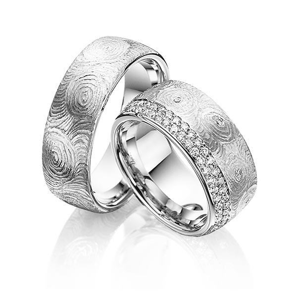 Set Klassieke Memoire-trouwringen in witgoud 14 kt. volledig gezet met in totaal 1,01 ct. Briljant tw/si van Steinberg