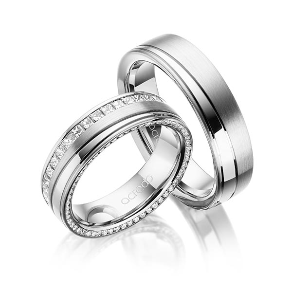 Set Klassieke Memoire-trouwringen in witgoud 14 kt. volledig gezet met in totaal 1,38 ct. Princess-Diamant & Briljant tw/si van acredo