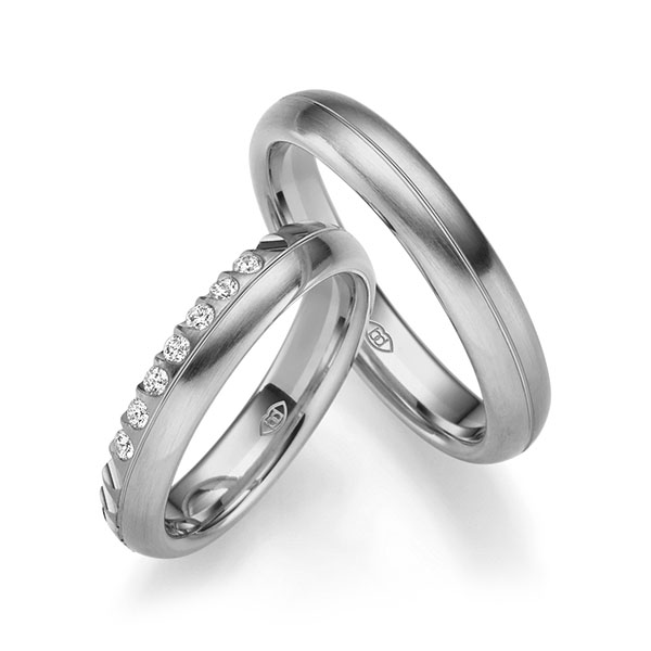 Set Klassieke trouwringen in 600 Platinahoudend metaal (60%) met in totaal 0,14 ct. Briljant tw/si van Merii - M-1320-5 Set Klassieke trouwringen in 600 Platinahoudend metaal (60%) met in totaal 0,14 ct. Briljant tw/si van Merii - M-1320-5