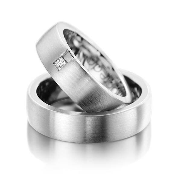 Set klassieke trouwringen in buiten dark grey gold 14 kt. , binnen dark grey gold 14 kt. met in totaal 0,06 ct. Princess-Diamant tw/si van acredo - A-1091-7