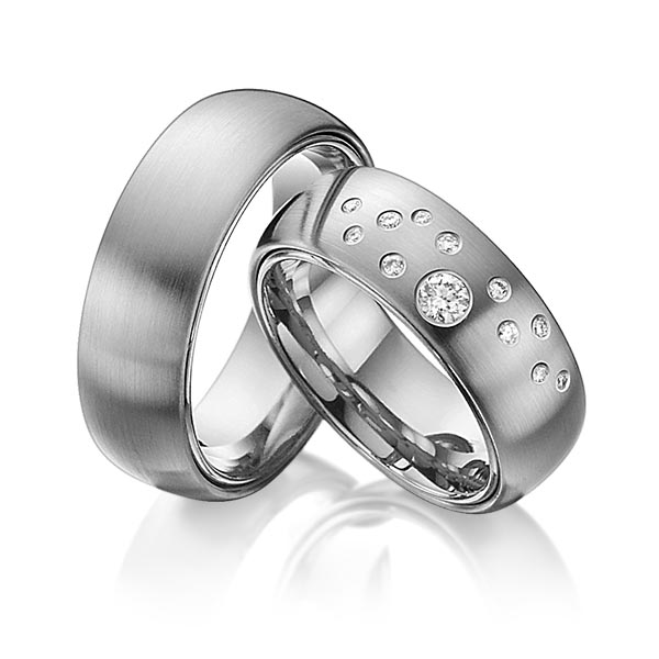 Set klassieke trouwringen in buiten dark grey gold 14 kt. , binnen dark grey gold 14 kt. met in totaal 0,235 ct. Briljant tw/si van Eternal Touch