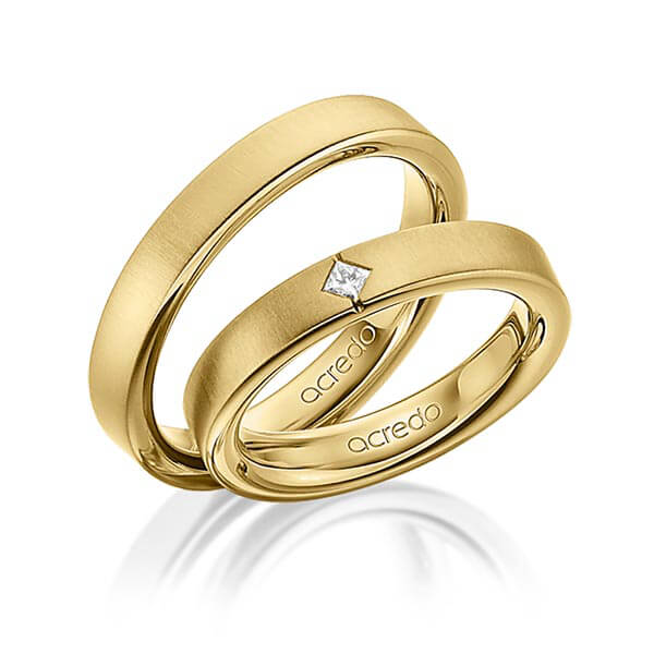 Set klassieke trouwringen in buiten geelgoud 14 kt. , binnen geelgoud 14 kt. met in totaal 0,05 ct. Princess-Diamant tw/si van acredo