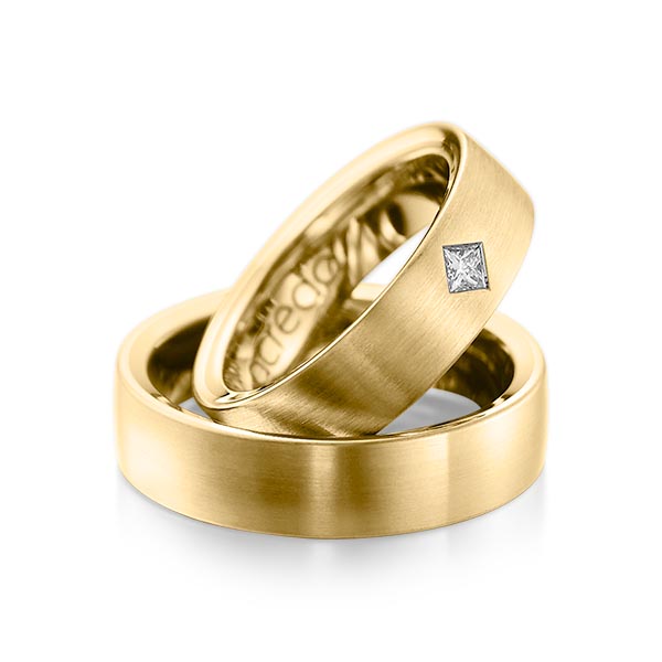 Set klassieke trouwringen in buiten geelgoud 14 kt. , binnen geelgoud 14 kt. met in totaal 0,12 ct. Princess-Diamant tw/si van acredo - A-1073-8