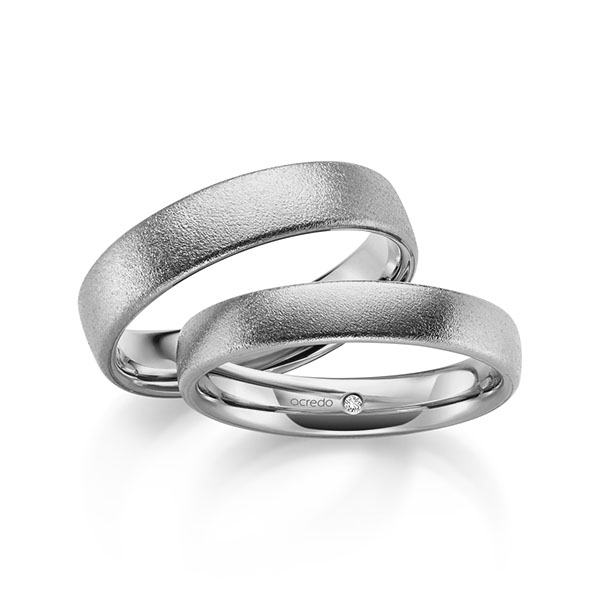 Set klassieke trouwringen in buiten grijsgoud 14 kt. , binnen grijsgoud 14 kt. met in totaal 0,01 ct. Briljant tw/si van acredo