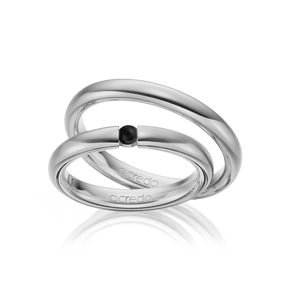 Set klassieke trouwringen in buiten grijsgoud 14 kt. , binnen grijsgoud 14 kt. met in totaal 0,08 ct. Briljant Zwart van acredo