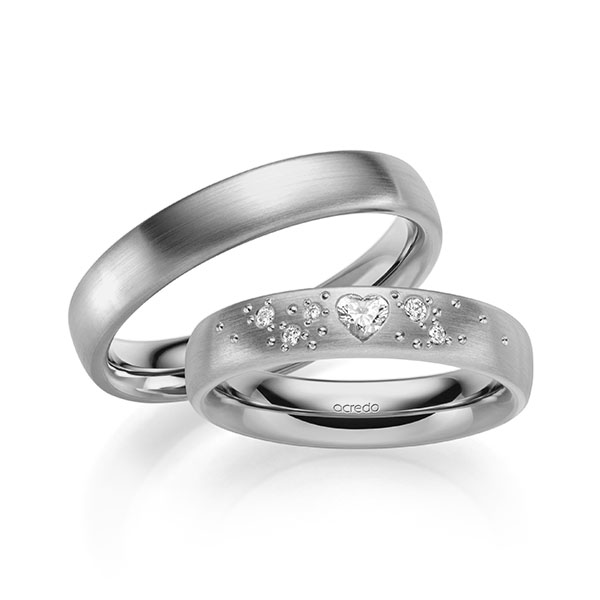 Set klassieke trouwringen in buiten grijsgoud 14 kt. , binnen grijsgoud 14 kt. met in totaal 0,146 ct. Briljant & Hart-Diamant tw,vs van acredo - A-2131-4 Set klassieke trouwringen in buiten grijsgoud 14 kt. , binnen grijsgoud 14 kt. met in totaal 0,146 ct. Briljant & Hart-Diamant tw,vs van acredo - A-2131-4