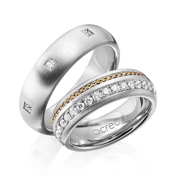 Set klassieke trouwringen in buiten grijsgoud 14 kt. , binnen grijsgoud 14 kt. met in totaal 0,7 ct. Princess-Diamant r,if van acredo