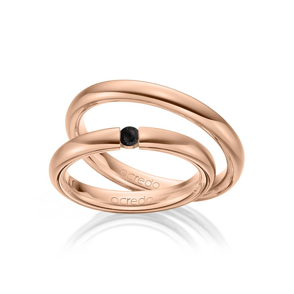 Set klassieke trouwringen in buiten roodgoud 14 kt. , binnen roodgoud 14 kt. met in totaal 0,08 ct. Briljant Zwart van acredo