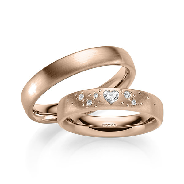Set klassieke trouwringen in buiten roodgoud 14 kt. , binnen roodgoud 14 kt. met in totaal 0,146 ct. Briljant & Hart-Diamant tw,vs van acredo - A-2131-7 Set klassieke trouwringen in buiten roodgoud 14 kt. , binnen roodgoud 14 kt. met in totaal 0,146 ct. Briljant & Hart-Diamant tw,vs van acredo - A-2131-7