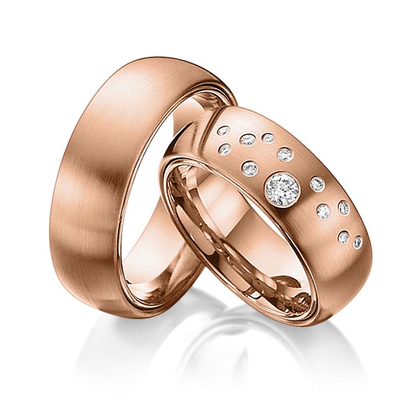 Set klassieke trouwringen in buiten roodgoud 14 kt. , binnen roodgoud 14 kt. met in totaal 0,235 ct. Briljant tw/si van Eternal Touch