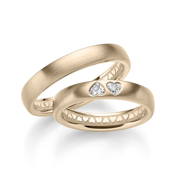 Set klassieke trouwringen in buiten Signature Goud 585 , binnen Signature Goud 585 met in totaal 0,16 ct. Hart-Diamant tw,vs van acredo