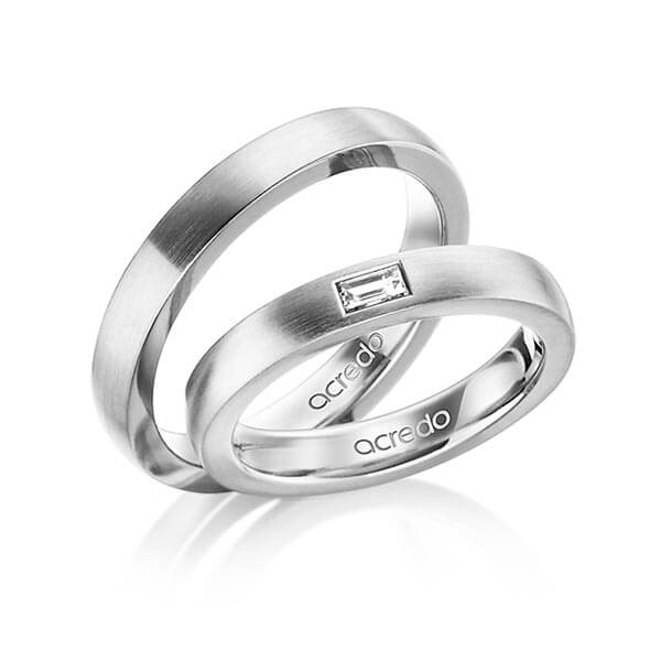 Set klassieke trouwringen in buiten witgoud 14 kt. , binnen witgoud 14 kt. met in totaal 0,15 ct. Baguette-Diamant tw,vs van acredo