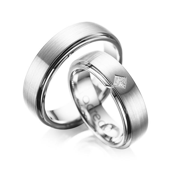 Set Klassieke trouwringen in buiten witgoud 14 kt. , binnen witgoud 14 kt. met in totaal 0,1 ct. Princess-Diamant tw/si van acredo - A-1061-7