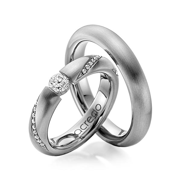 Set klassieke trouwringen in dark grey gold 14 kt. met 0,3 ct. + in totaal 0,225 ct. Briljant tw/si van acredo - A-1106-6 Set klassieke trouwringen in dark grey gold 14 kt. met 0,3 ct. + in totaal 0,225 ct. Briljant tw/si van acredo - A-1106-6