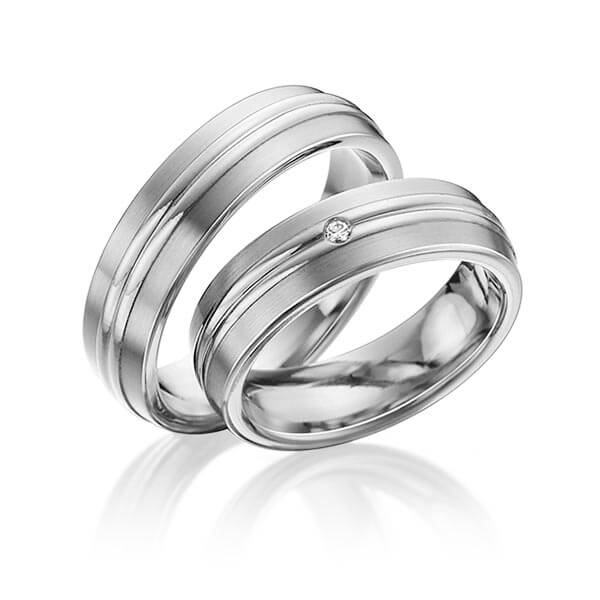Set Klassieke trouwringen in dark grey gold 14 kt. met in totaal 0,025 ct. Briljant tw/si van Eternal Touch