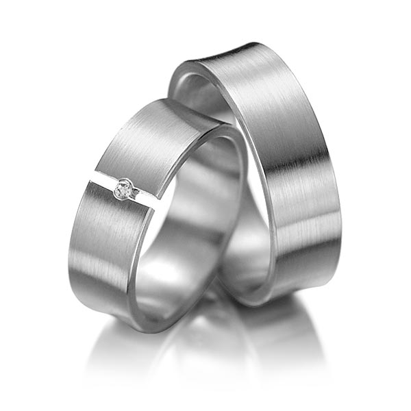 Set klassieke trouwringen in dark grey gold 14 kt. met in totaal 0,02 ct. Briljant tw/si van Eternal Touch