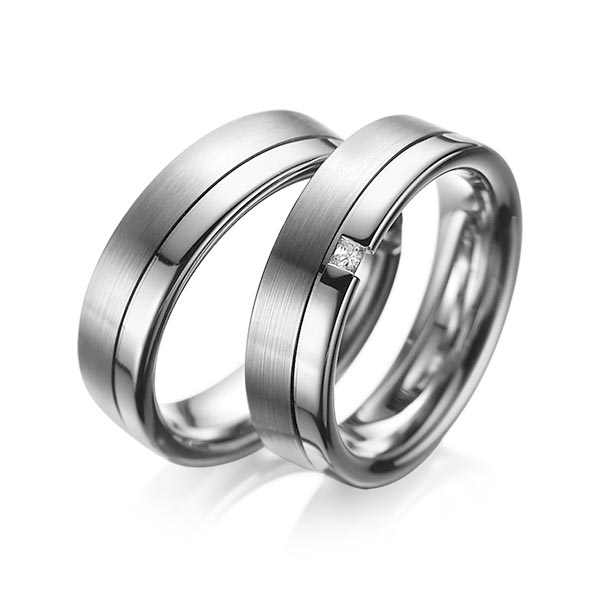 Set Klassieke trouwringen in dark grey gold 14 kt. met in totaal 0,04 ct. Princess-Diamant tw/si van acredo