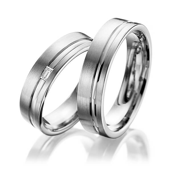 Set Klassieke trouwringen in dark grey gold 14 kt. met in totaal 0,06 ct. Baguette-Diamant tw,vs van Eternal Touch - Y-1104-2 Set Klassieke trouwringen in dark grey gold 14 kt. met in totaal 0,06 ct. Baguette-Diamant tw,vs van Eternal Touch - Y-1104-2