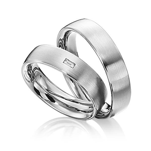Set klassieke trouwringen in dark grey gold 14 kt. met in totaal 0,06 ct. Baguette-Diamant tw,vs van Eternal Touch