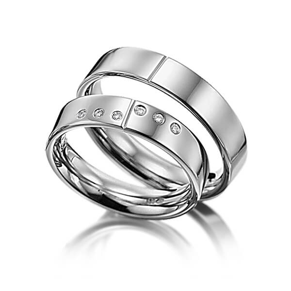 Set Klassieke trouwringen in dark grey gold 14 kt. met in totaal 0,06 ct. Briljant tw/si van Eternal Touch