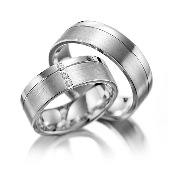 Set Klassieke trouwringen in dark grey gold 14 kt. met in totaal 0,06 ct. Briljant tw/si van Steinberg