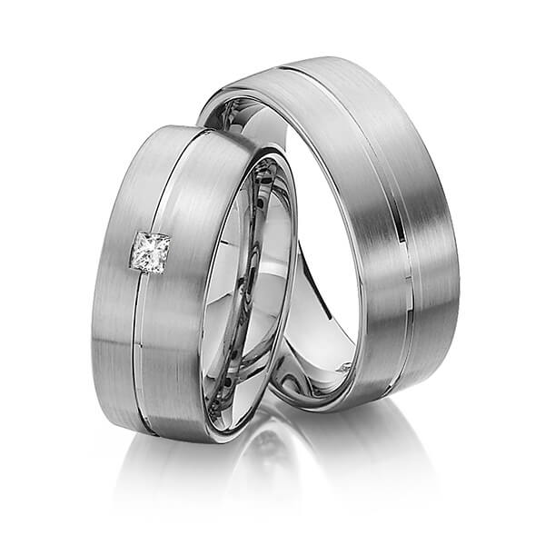 Set Klassieke trouwringen in dark grey gold 14 kt. met in totaal 0,12 ct. Princess-Diamant tw/si van Steinberg