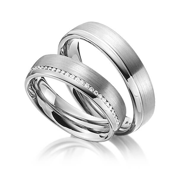 Set Klassieke trouwringen in dark grey gold 14 kt. met in totaal 0,145 ct. Briljant tw/si van Steinberg