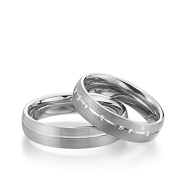 Set Klassieke trouwringen in dark grey gold 14 kt. met in totaal 0,156 ct. Briljant tw/si van Steinberg