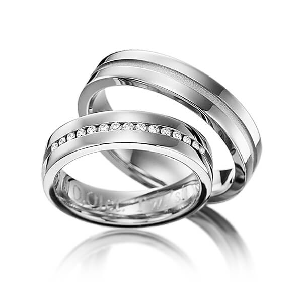 Set Klassieke trouwringen in dark grey gold 14 kt. met in totaal 0,15 ct. Briljant tw/si van Eternal Touch - Y-1143-2 Set Klassieke trouwringen in dark grey gold 14 kt. met in totaal 0,15 ct. Briljant tw/si van Eternal Touch - Y-1143-2