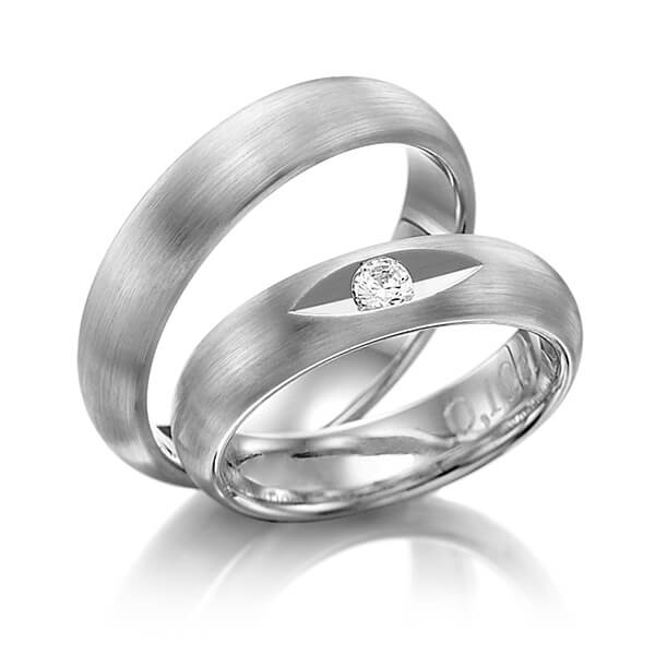 Set klassieke trouwringen in dark grey gold 14 kt. met in totaal 0,1 ct. Briljant tw/si van Eternal Touch