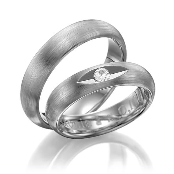 Set klassieke trouwringen in dark grey gold 14 kt. met in totaal 0,1 ct. Briljant tw/si van Steinberg