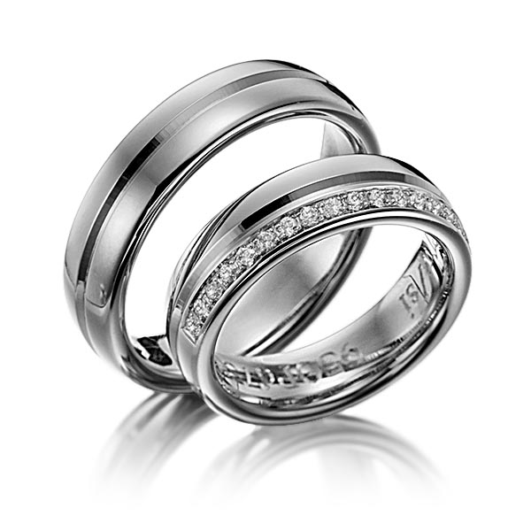 Set Klassieke trouwringen in dark grey gold 14 kt. met in totaal 0,225 ct. Briljant tw/si van Eternal Touch - Y-1131-4 Set Klassieke trouwringen in dark grey gold 14 kt. met in totaal 0,225 ct. Briljant tw/si van Eternal Touch - Y-1131-4
