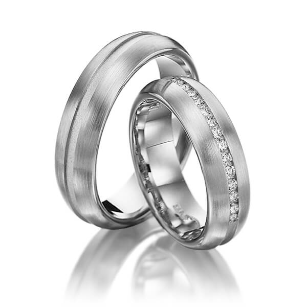 Set Klassieke trouwringen in dark grey gold 14 kt. met in totaal 0,225 ct. Briljant tw/si van Steinberg