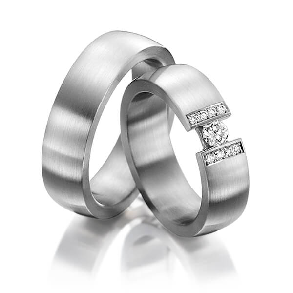 Set klassieke trouwringen in dark grey gold 14 kt. met in totaal 0,25 ct. Briljant tw/si tw,vs van Eternal Touch