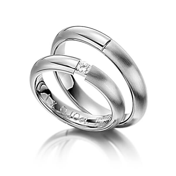 Set Klassieke trouwringen in dark grey gold 14 kt. met in totaal 0,25 ct. Briljant tw/si van Eternal Touch
