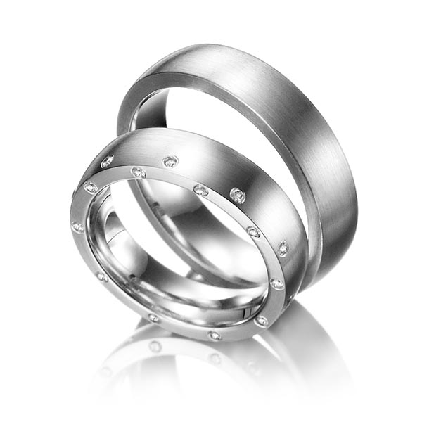 Set klassieke trouwringen in dark grey gold 14 kt. met in totaal 0,25 ct. Briljant tw/si van Eternal Touch - Y-1127-2 Set klassieke trouwringen in dark grey gold 14 kt. met in totaal 0,25 ct. Briljant tw/si van Eternal Touch - Y-1127-2