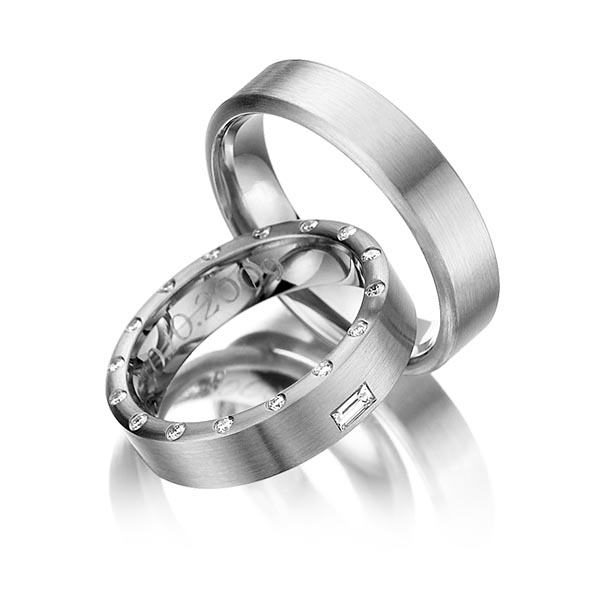 Set klassieke trouwringen in dark grey gold 14 kt. met in totaal 0,26 ct. Briljant & Baguette-Diamant tw/si tw,vs van Eternal Touch - Y-1113-2 Set klassieke trouwringen in dark grey gold 14 kt. met in totaal 0,26 ct. Briljant & Baguette-Diamant tw/si tw,vs van Eternal Touch - Y-1113-2