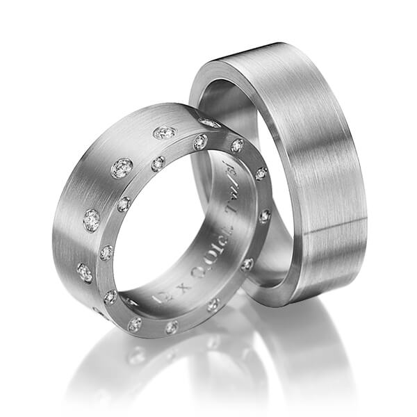 Set klassieke trouwringen in dark grey gold 14 kt. met in totaal 0,48 ct. Briljant tw/si van Steinberg