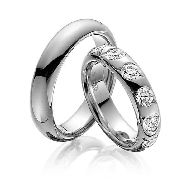 Set klassieke trouwringen in dark grey gold 14 kt. met in totaal 1,32 ct. Briljant tw/si van Eternal Touch
