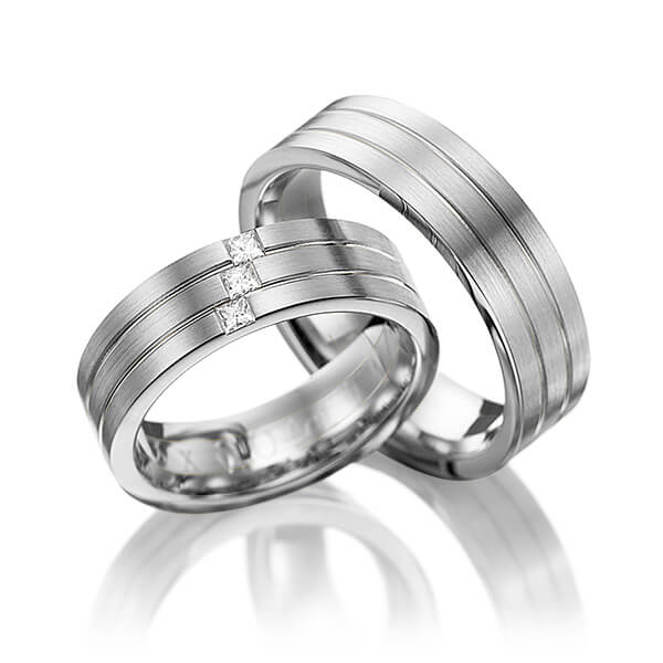 Set Klassieke trouwringen in edelstaal met in totaal 0,12 ct. Princess-Diamant tw,vs van Eternal Touch - Y-1094-3 Set Klassieke trouwringen in edelstaal met in totaal 0,12 ct. Princess-Diamant tw,vs van Eternal Touch - Y-1094-3