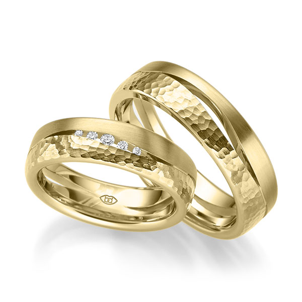 Set Klassieke trouwringen in geelgoud 14 kt. , hamerslag met in totaal 0,05 ct. Briljant tw/si van Merii - M-1324-6