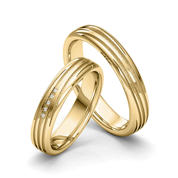 Set klassieke trouwringen in geelgoud 14 kt. Laser Structuur met in totaal 0,025 ct. Briljant tw/si van Eternal Touch - Y-1398-4 Set klassieke trouwringen in geelgoud 14 kt. Laser Structuur met in totaal 0,025 ct. Briljant tw/si van Eternal Touch - Y-1398-4